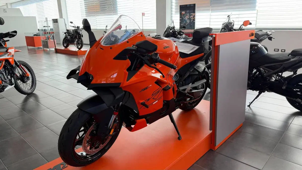 KTM 990 RC R (2026) (4)