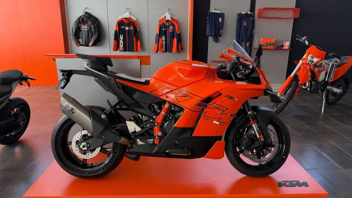KTM 990 RC R (2026) (2)