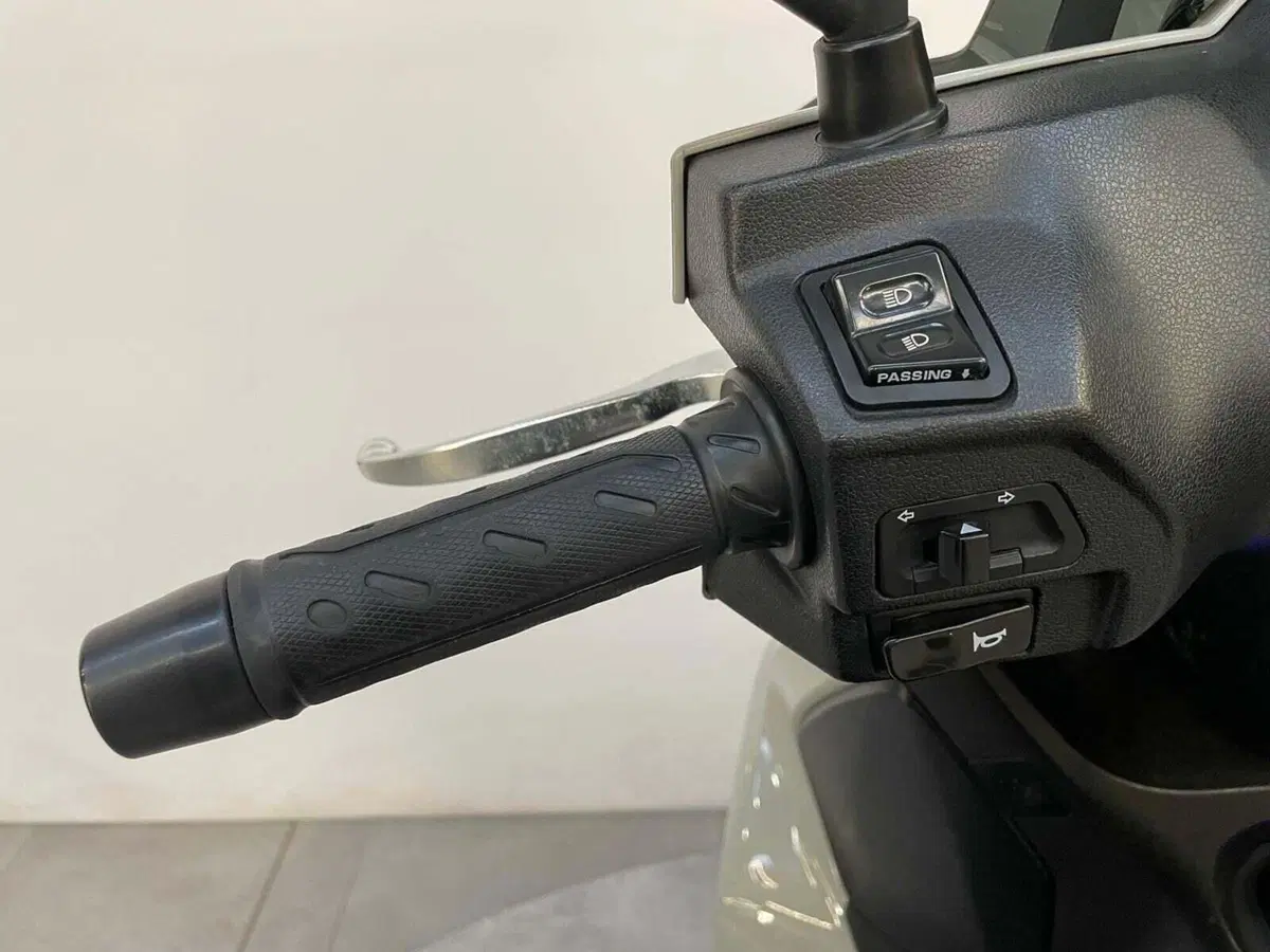 Kymco Agility 300i (2021 - 25) (8)