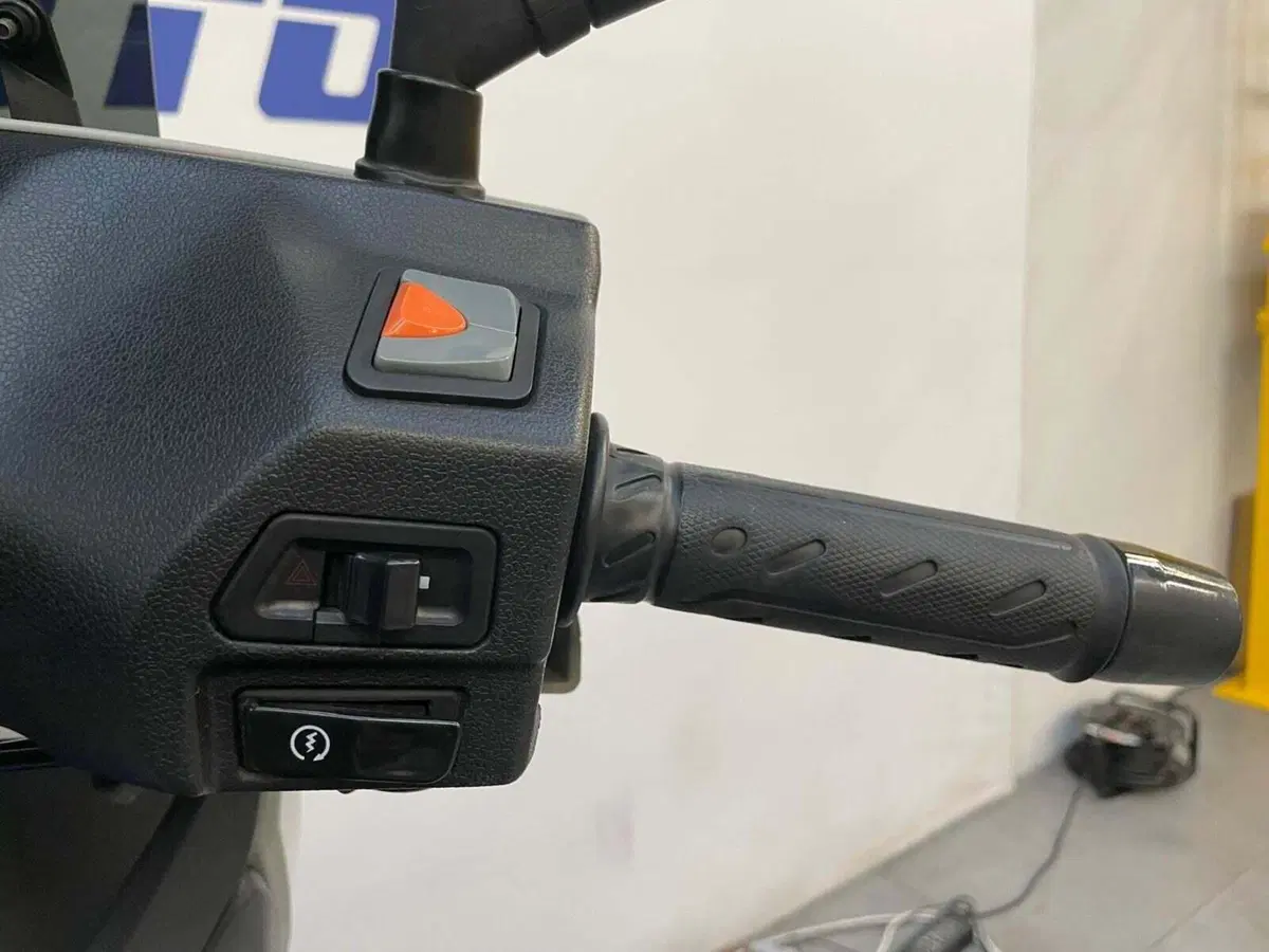 Kymco Agility 300i (2021 - 25) (16)