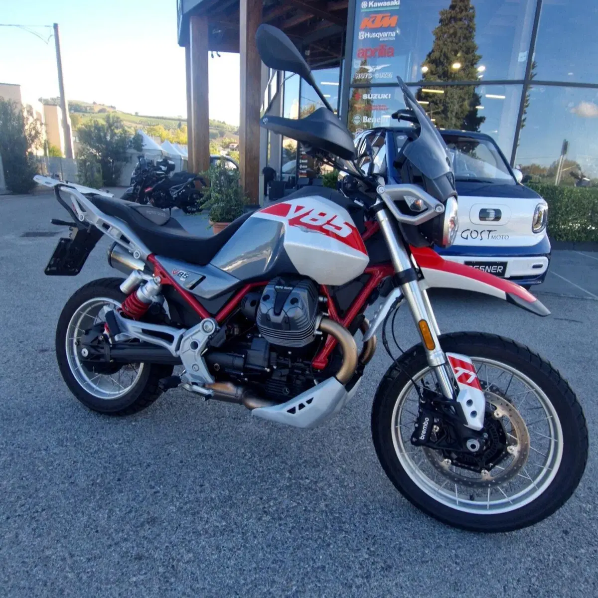 Moto Guzzi V85 TT (2024 - 26) (3)