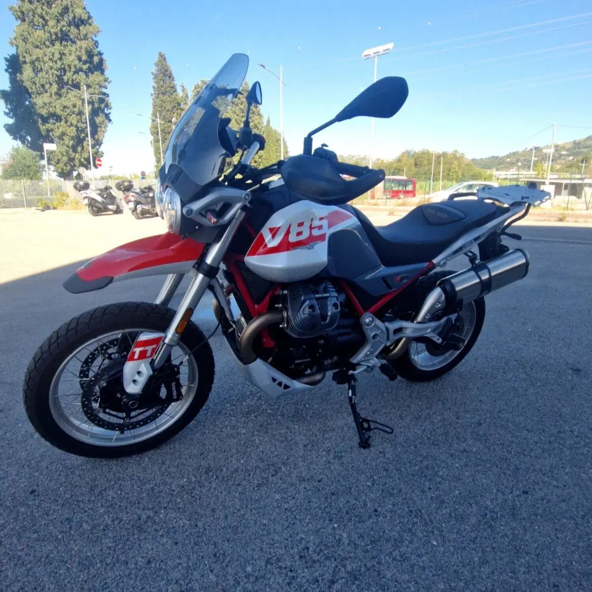 Moto Guzzi V85 TT (2024 - 26) (4)