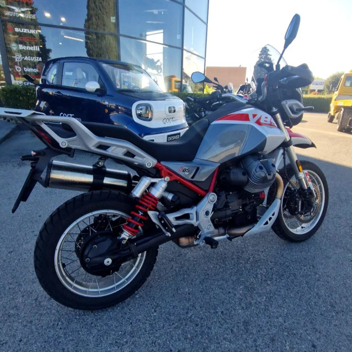 Moto Guzzi V85 TT (2024 - 26) (6)