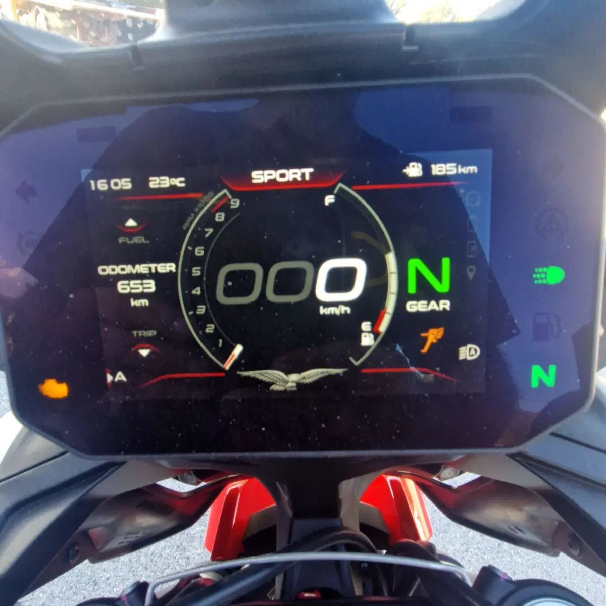 Moto Guzzi V85 TT (2024 - 26) (7)