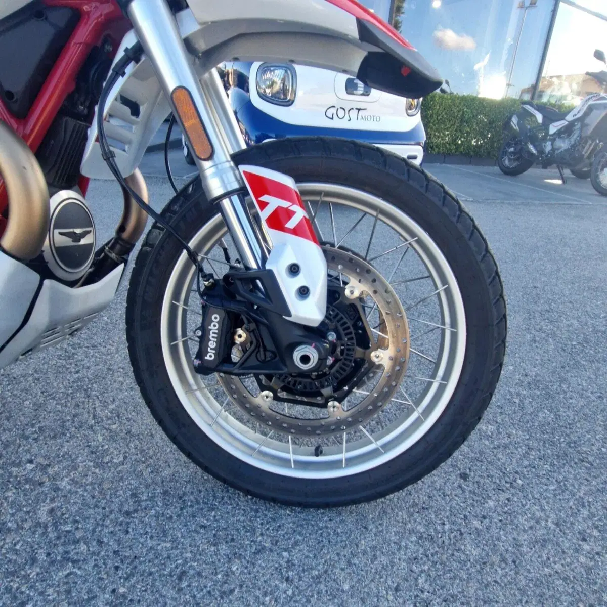 Moto Guzzi V85 TT (2024 - 26) (10)