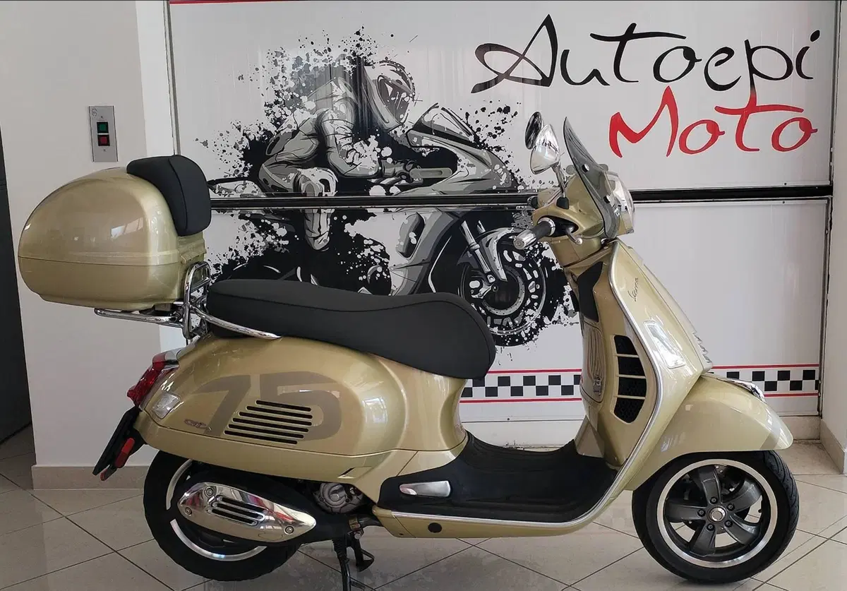 Vespa GTS 300 Supertech hpe 75th (2021)