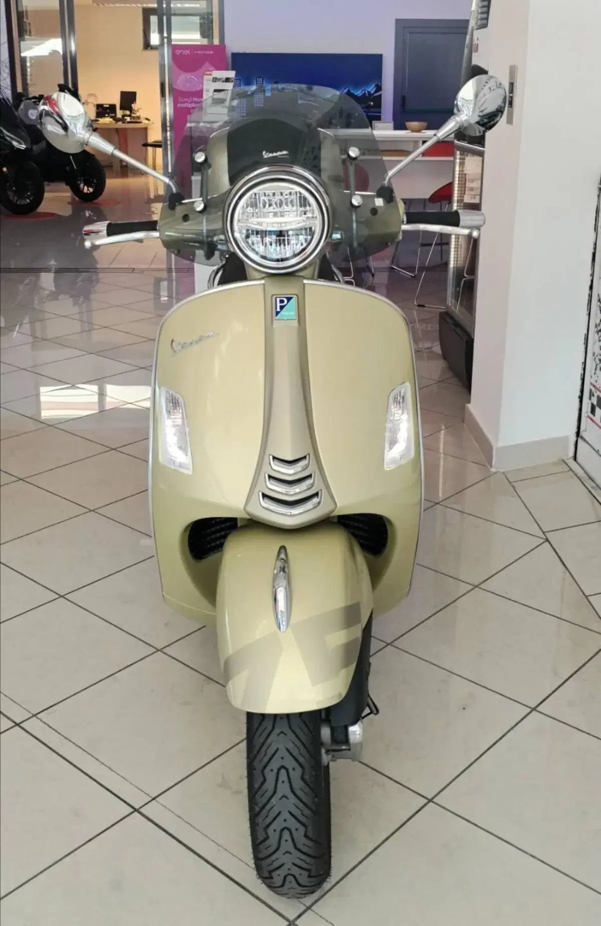 Vespa GTS 300 Supertech hpe 75th (2021) (2)
