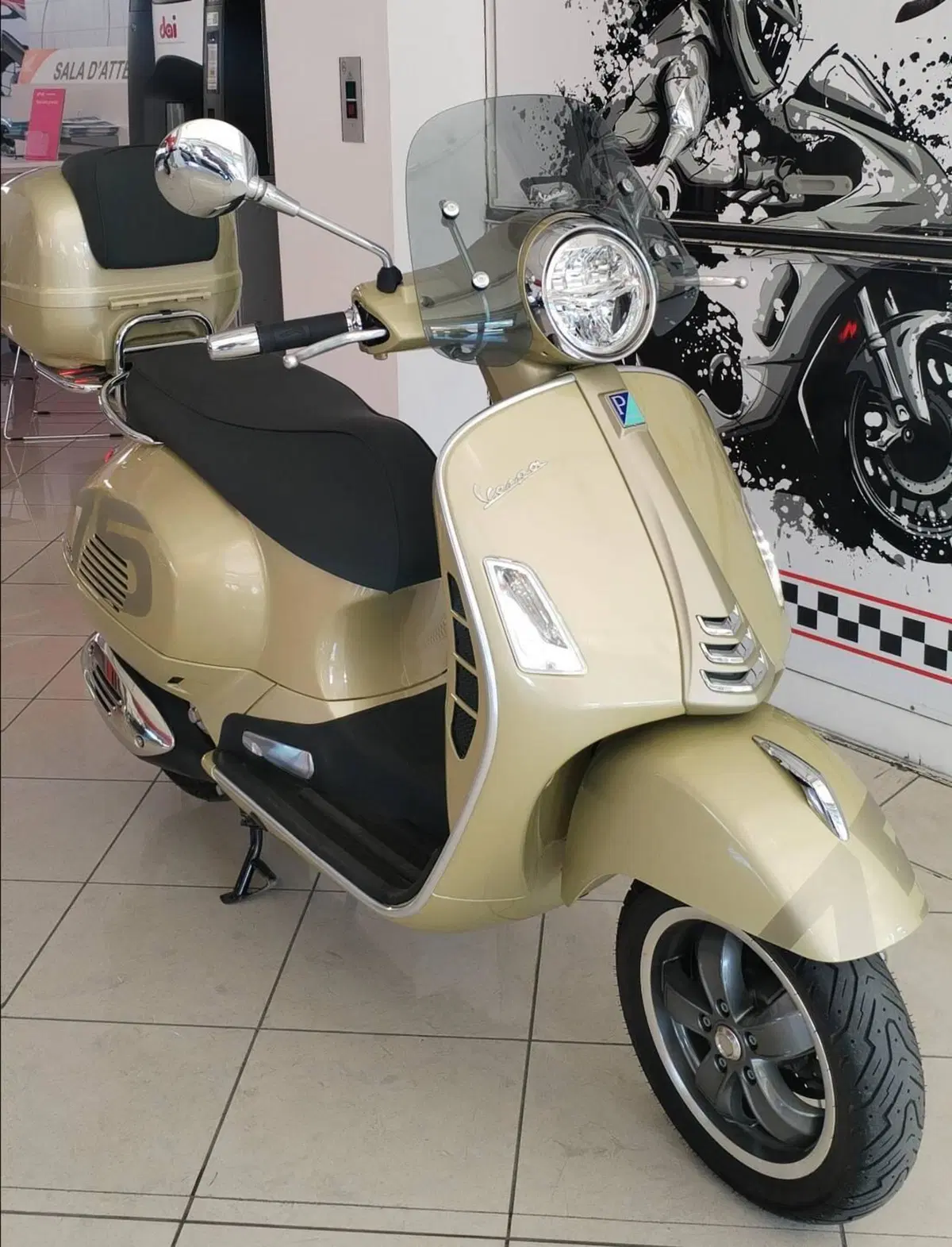 Vespa GTS 300 Supertech hpe 75th (2021) (3)
