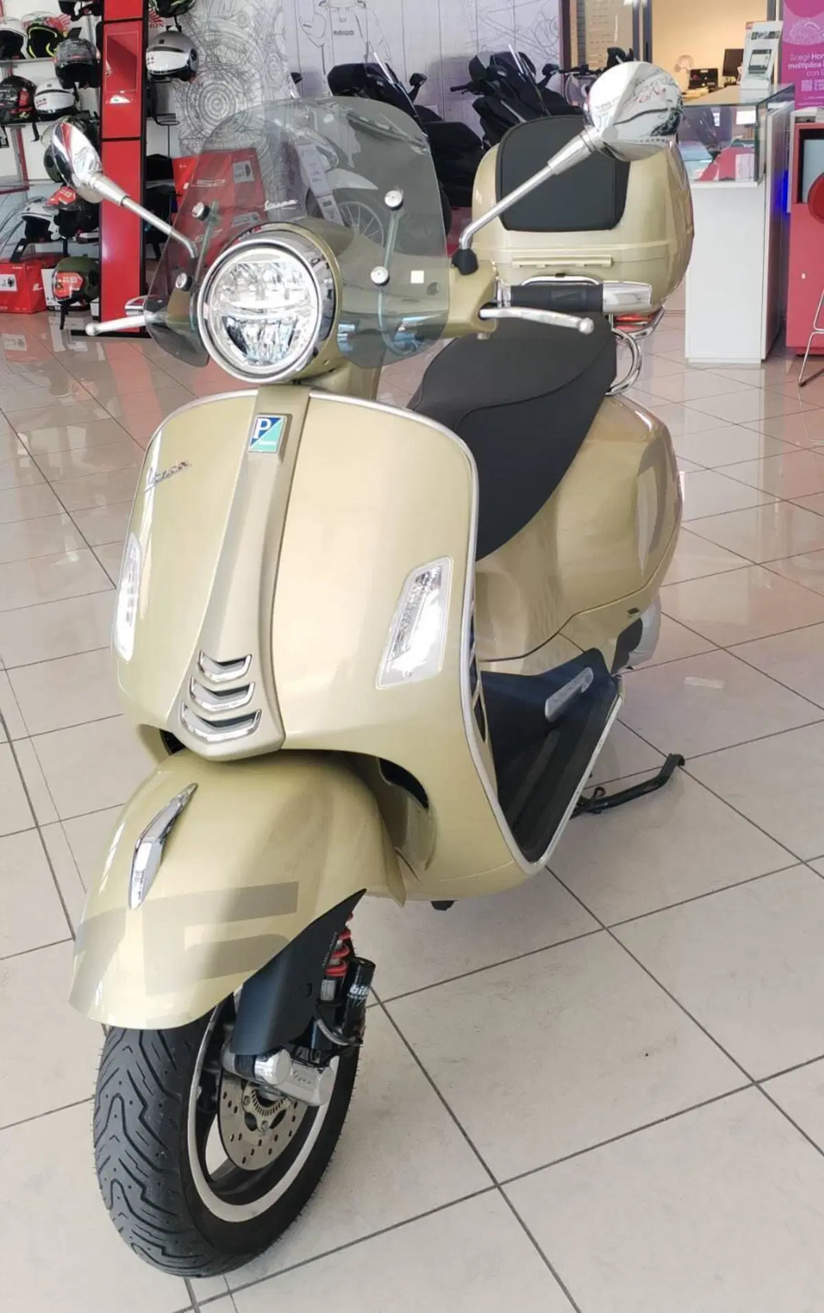 Vespa GTS 300 Supertech hpe 75th (2021) (4)
