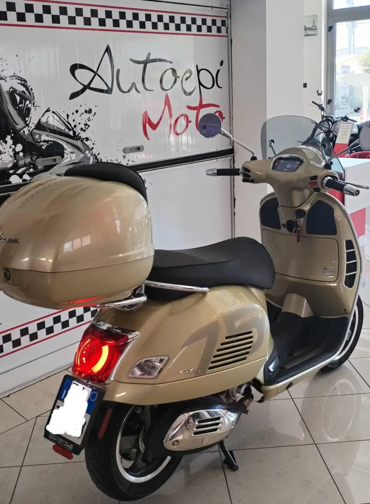 Vespa GTS 300 Supertech hpe 75th (2021) (6)