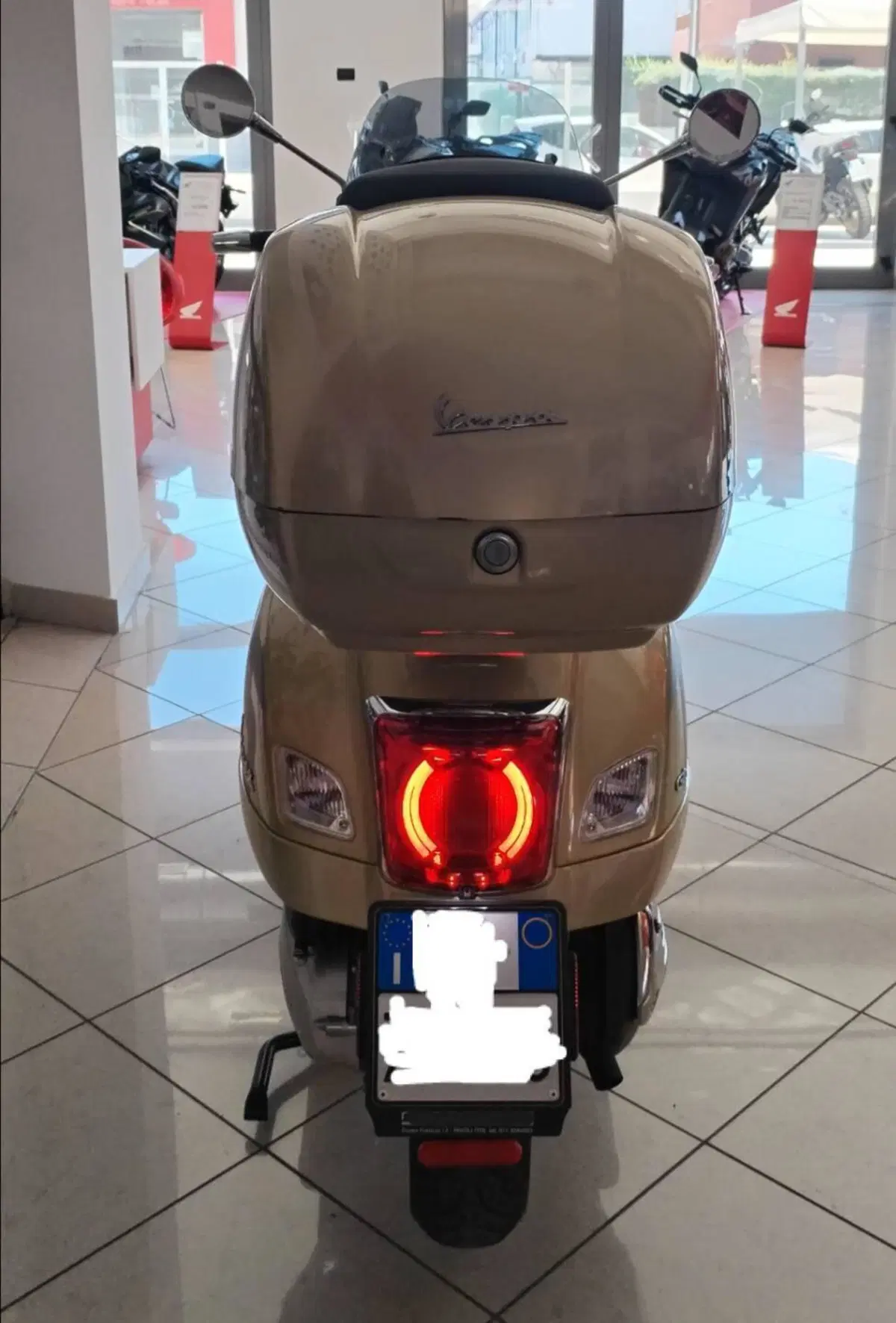 Vespa GTS 300 Supertech hpe 75th (2021) (8)
