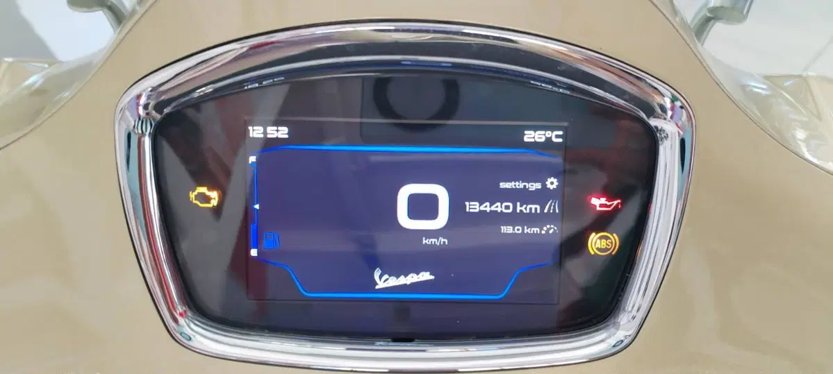 Vespa GTS 300 Supertech hpe 75th (2021) (10)
