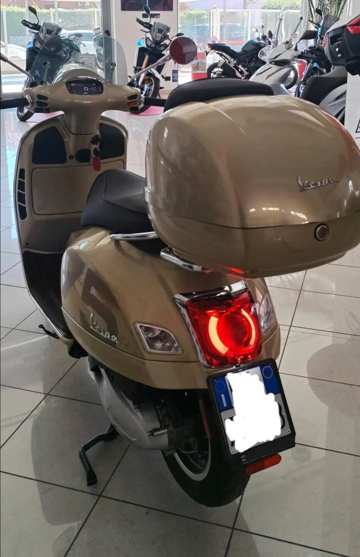 Vespa GTS 300 Supertech hpe 75th (2021) (12)