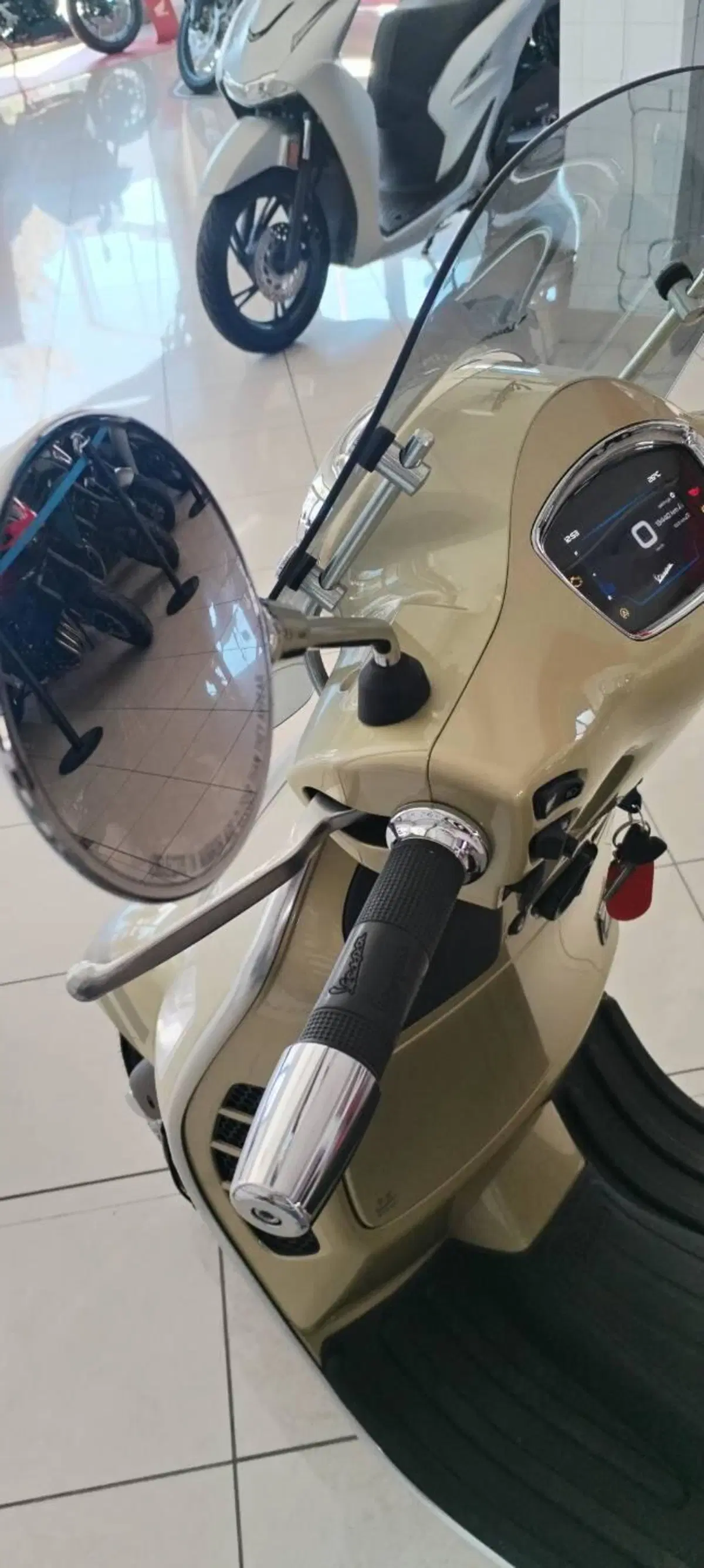 Vespa GTS 300 Supertech hpe 75th (2021) (13)