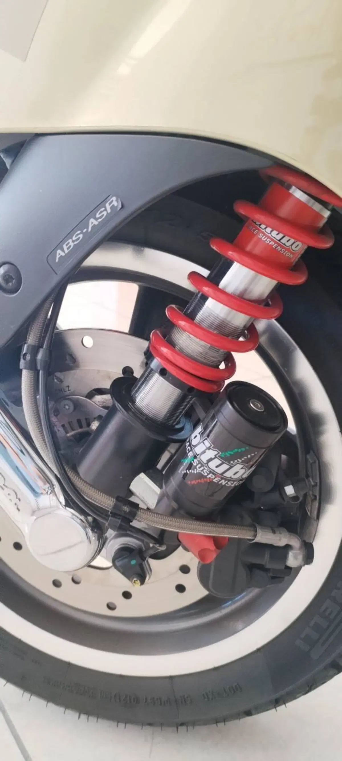 Vespa GTS 300 Supertech hpe 75th (2021) (15)
