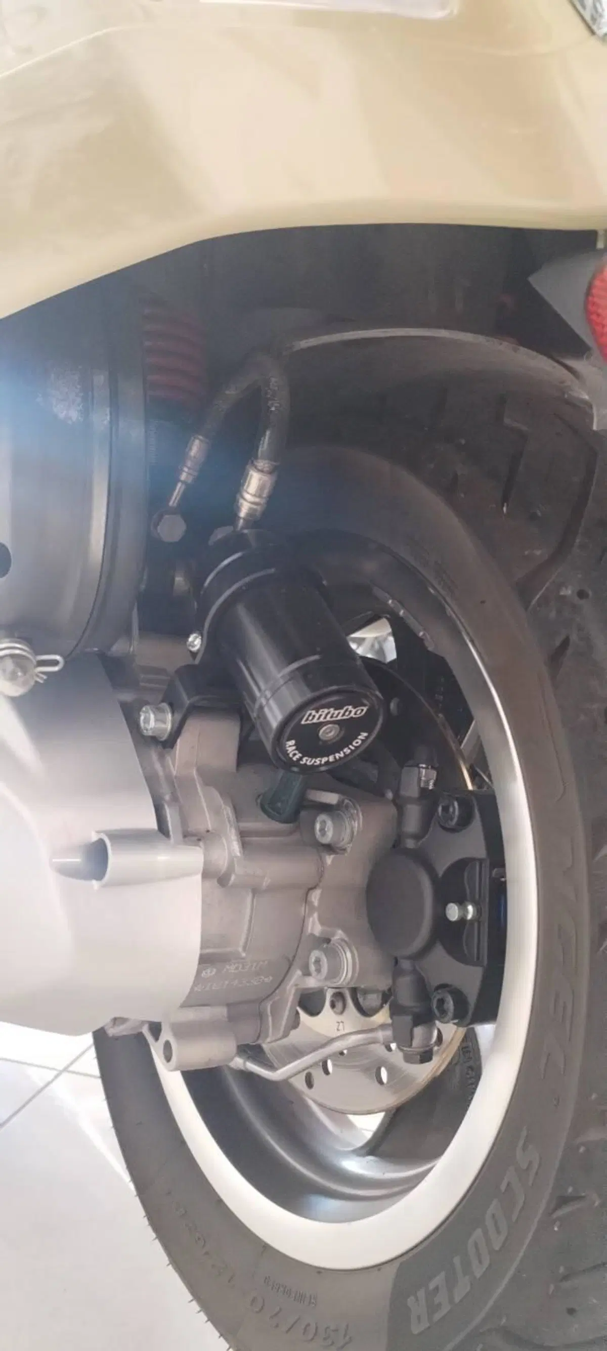 Vespa GTS 300 Supertech hpe 75th (2021) (16)