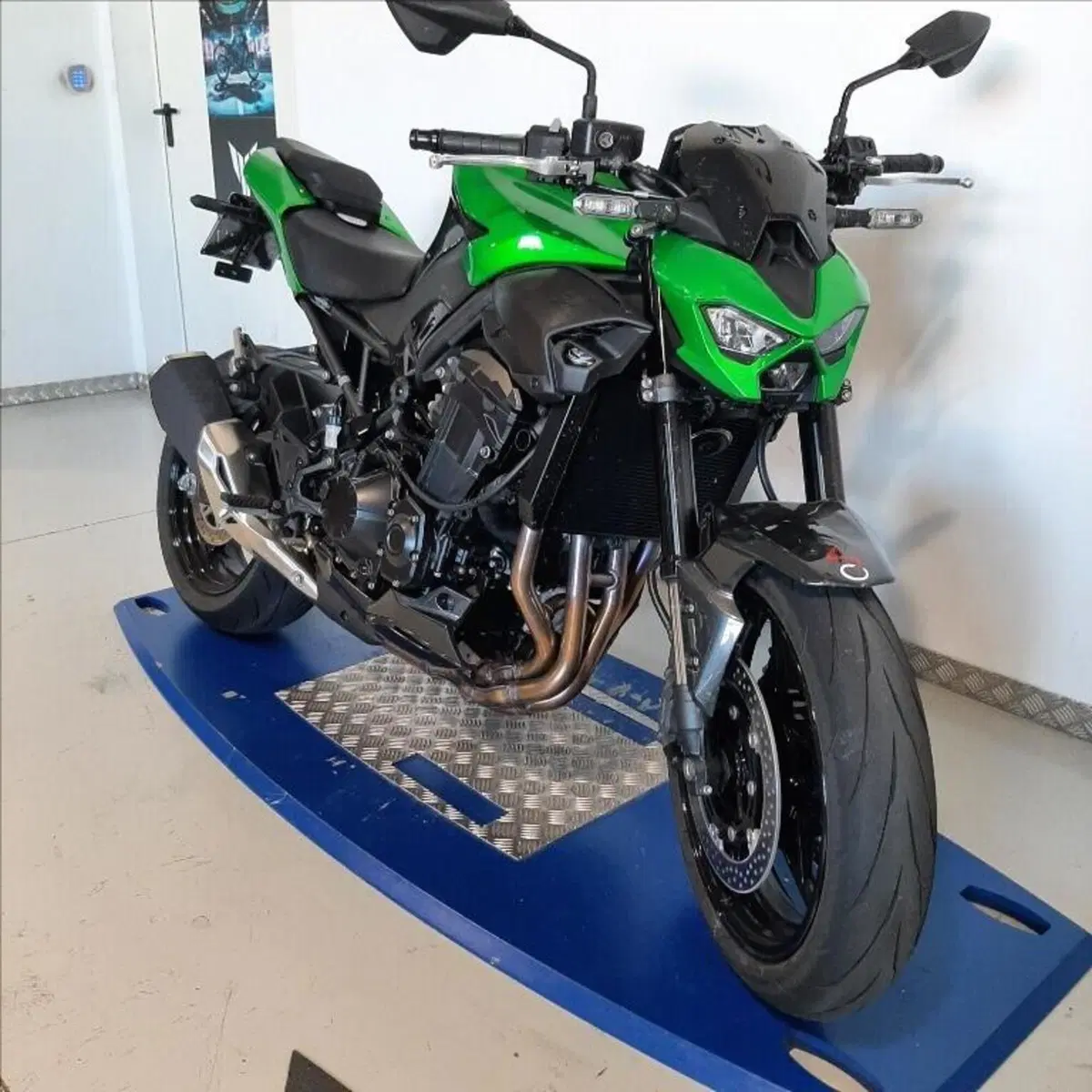 Kawasaki Z 900 (2025 - 26) (2)