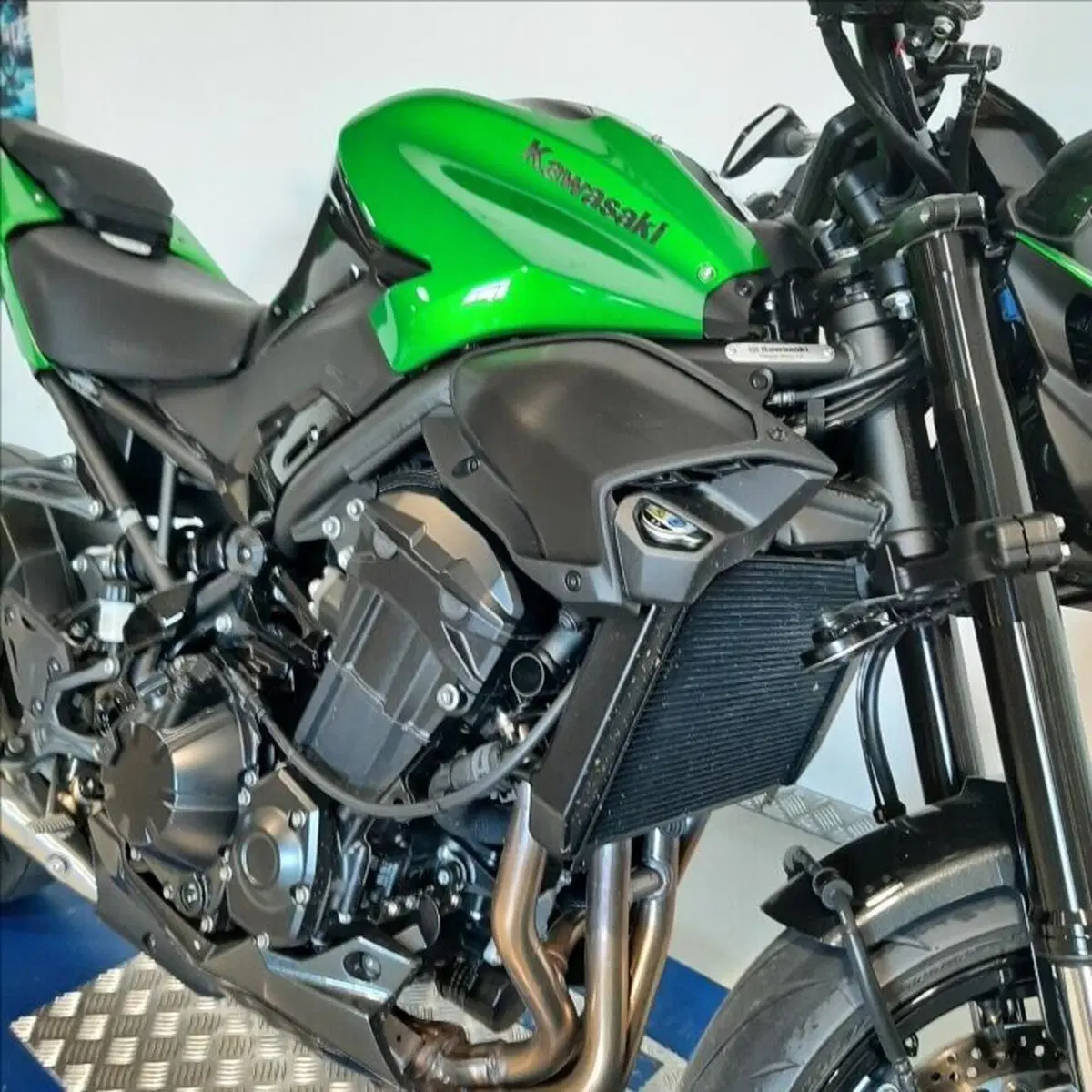 Kawasaki Z 900 (2025 - 26) (4)