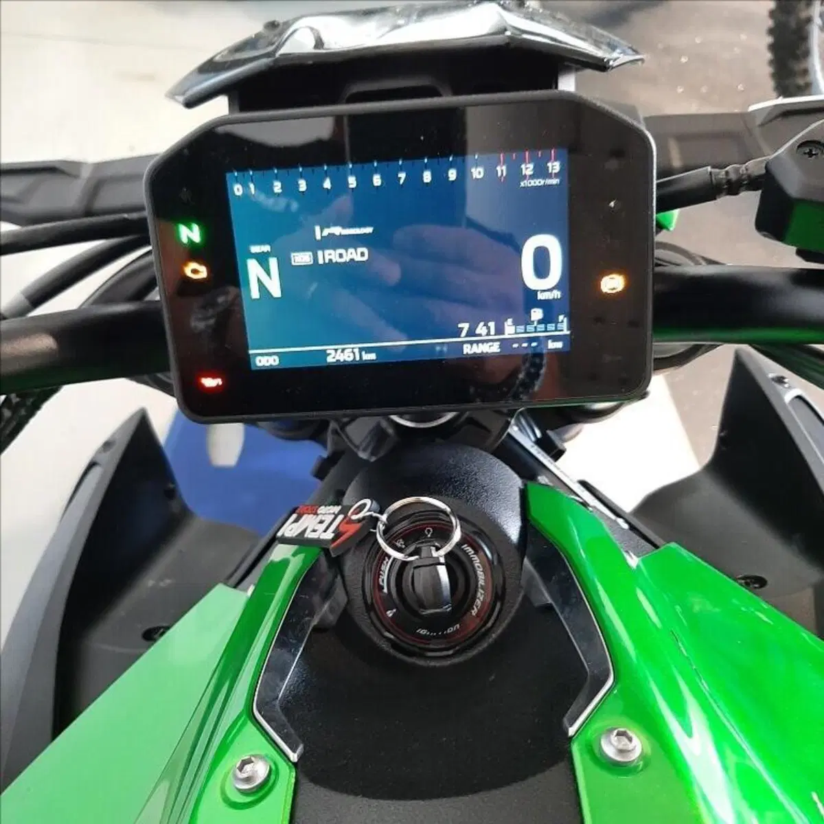 Kawasaki Z 900 (2025 - 26) (9)