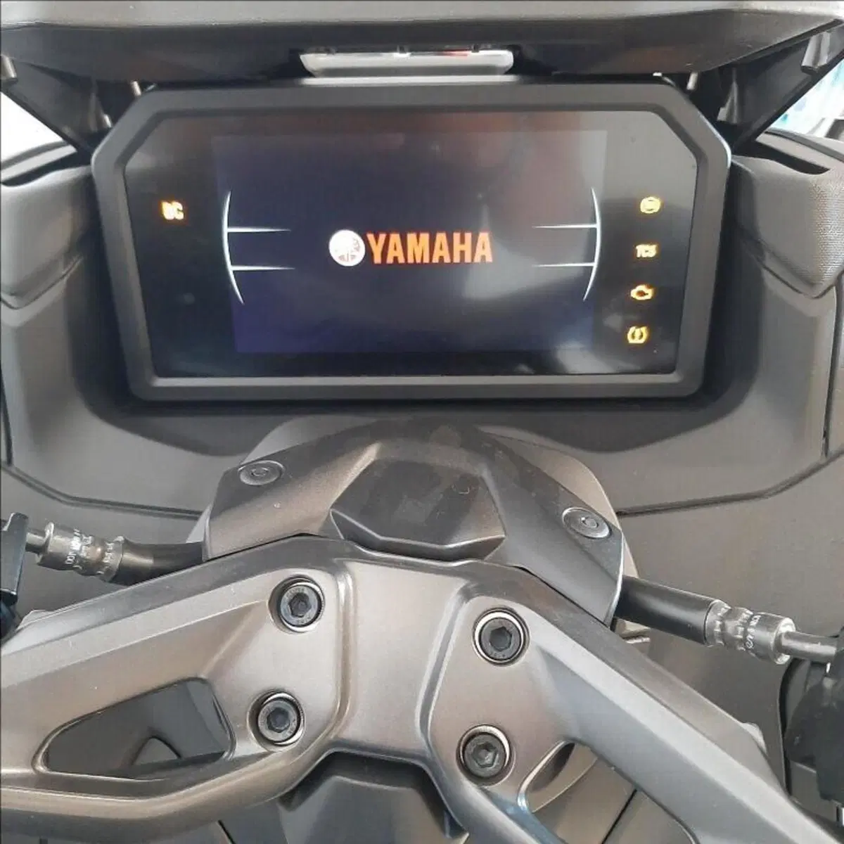 Yamaha T-Max 560 Tech Max (2025 - 26) (11)