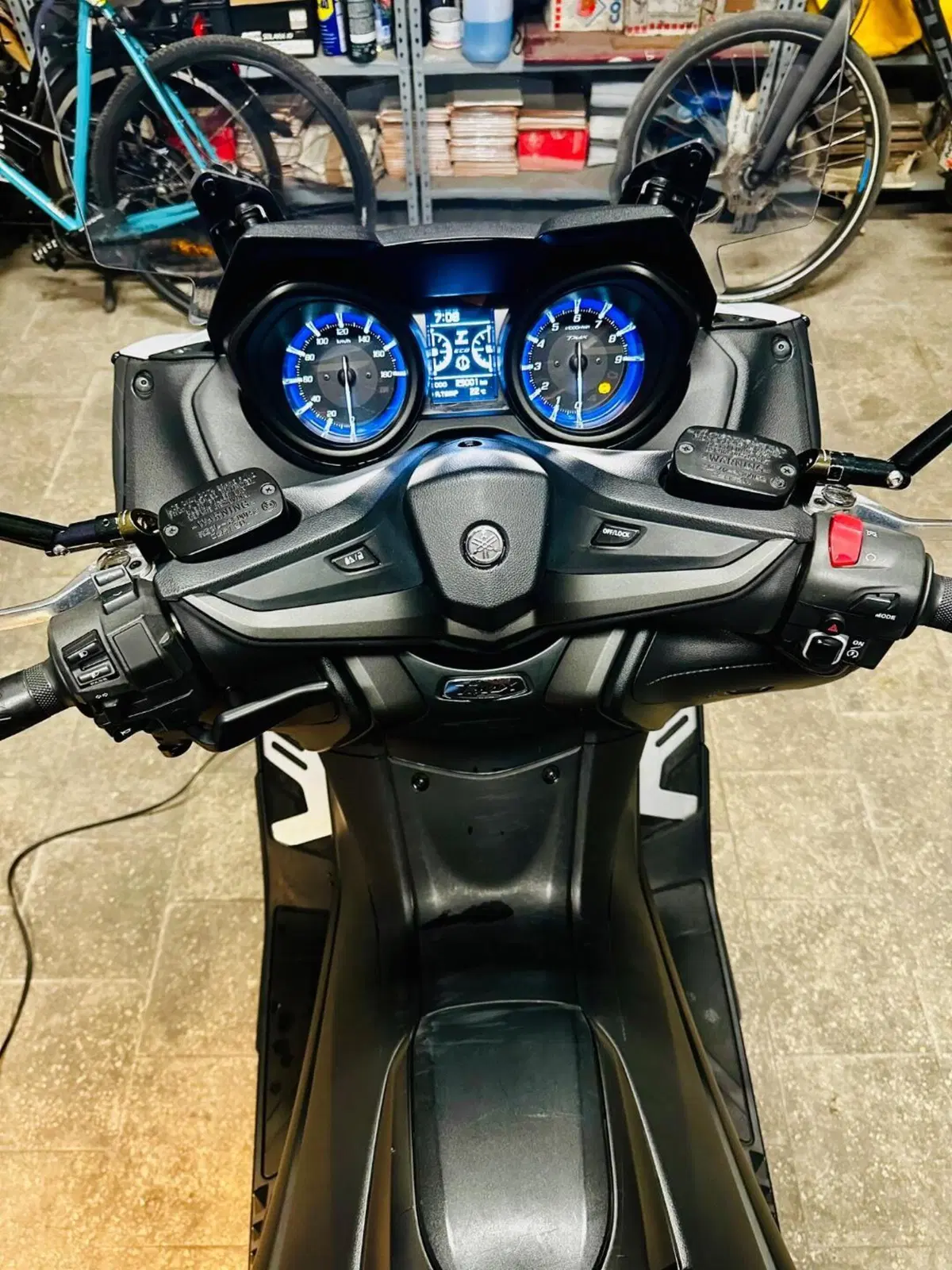 Yamaha T-Max 560 (2020 - 21) (6)