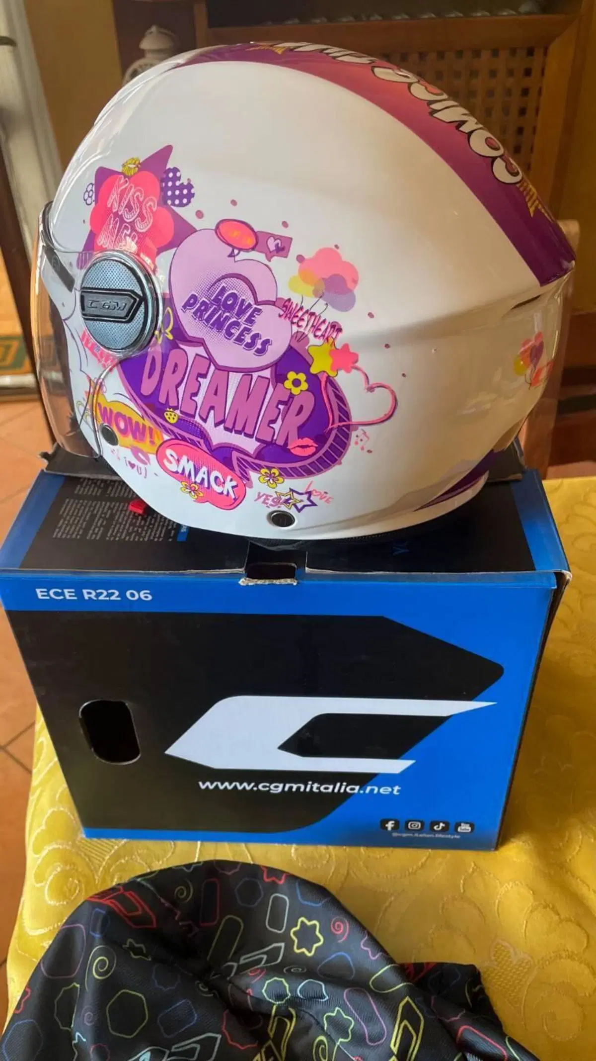 Casco bambina nuovo per scooter! CGM (3)
