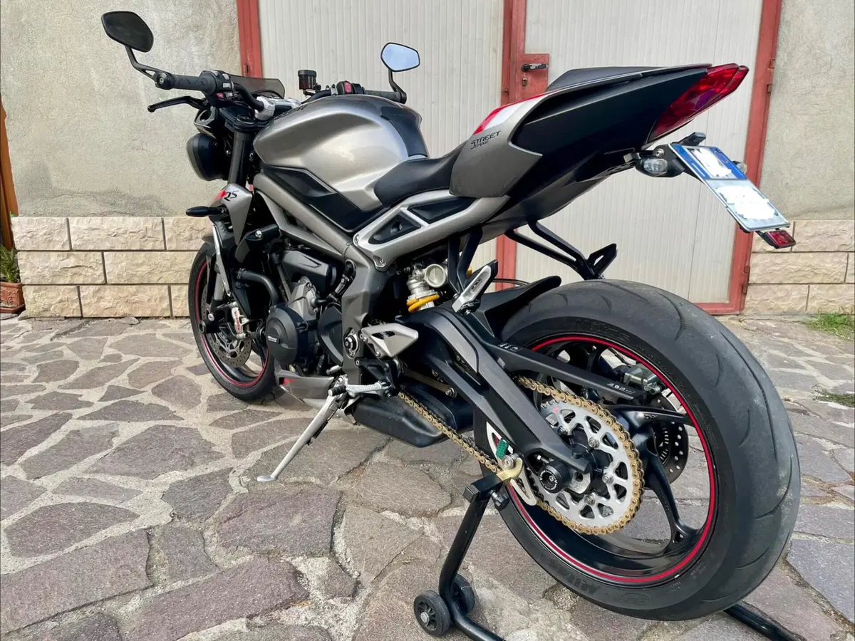 Triumph Street Triple RS (2020 - 22) (2)