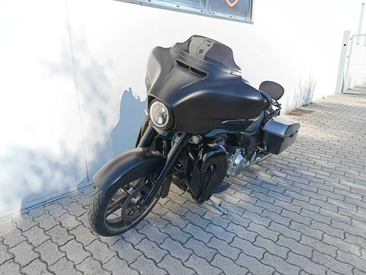 Harley-Davidson 107 Street Glide Special (2017 - 19) - FLHXS (2)