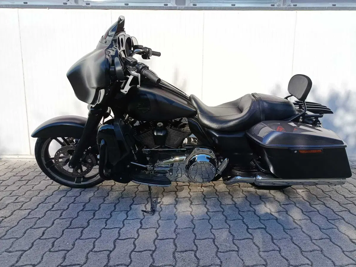 Harley-Davidson 107 Street Glide Special (2017 - 19) - FLHXS (5)
