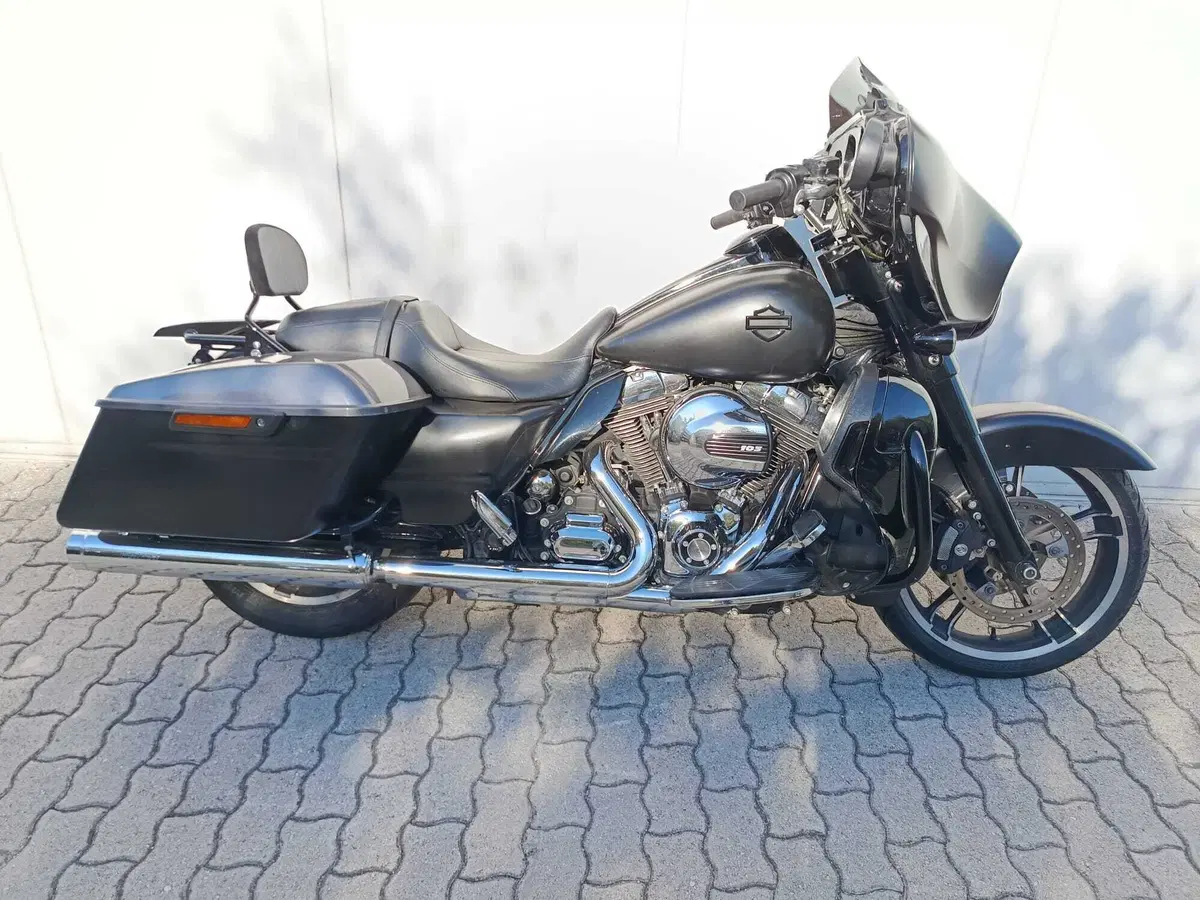 Harley-Davidson 107 Street Glide Special (2017 - 19) - FLHXS (8)