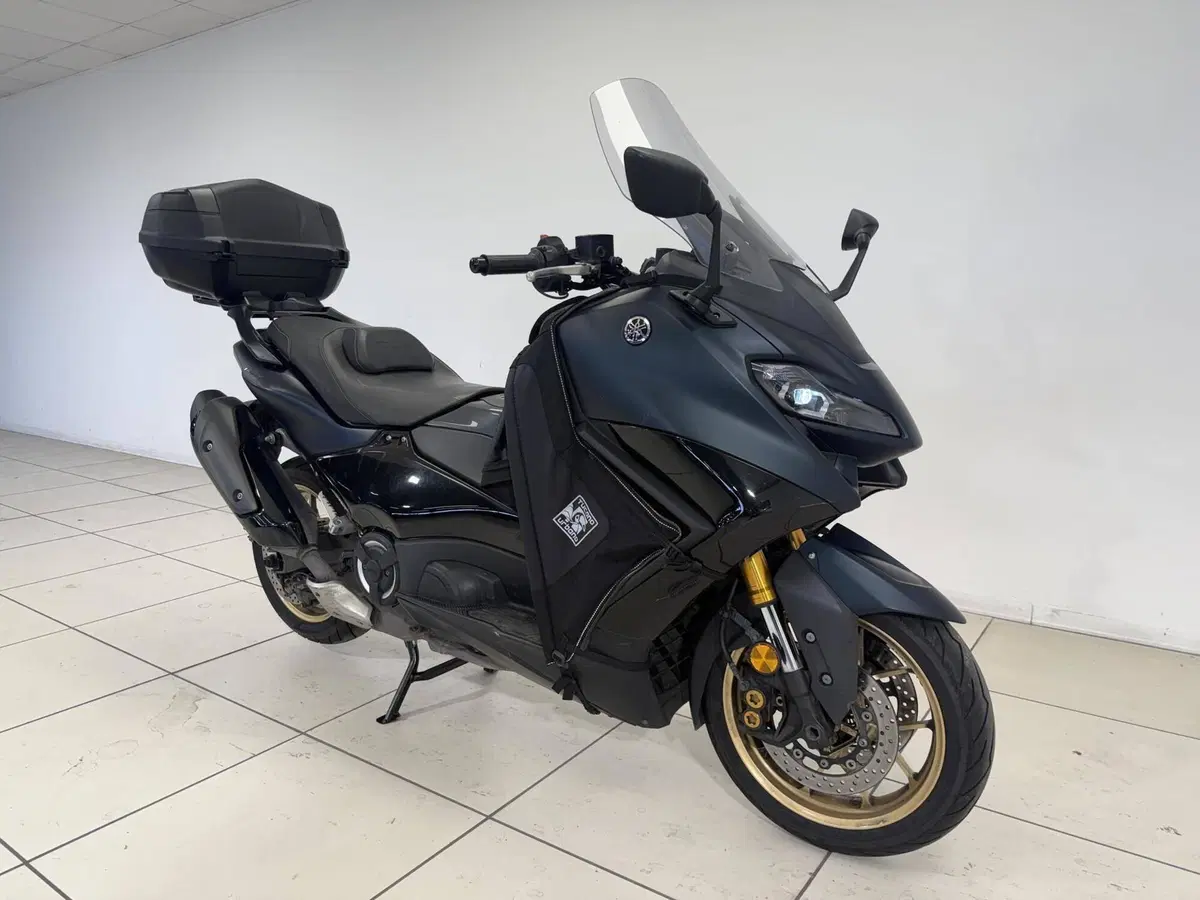Yamaha T-Max 560 (2022 - 24) (4)