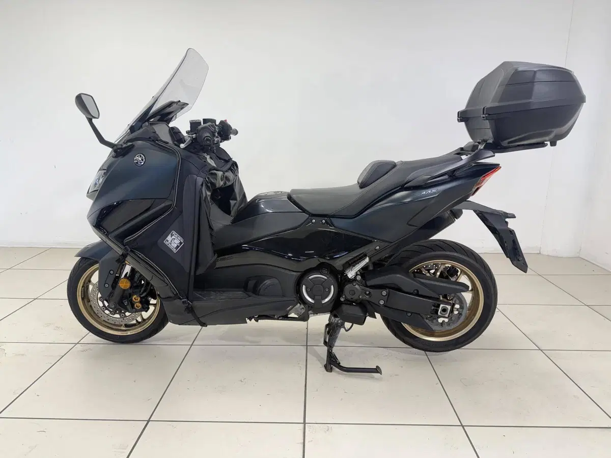 Yamaha T-Max 560 (2022 - 24) (5)