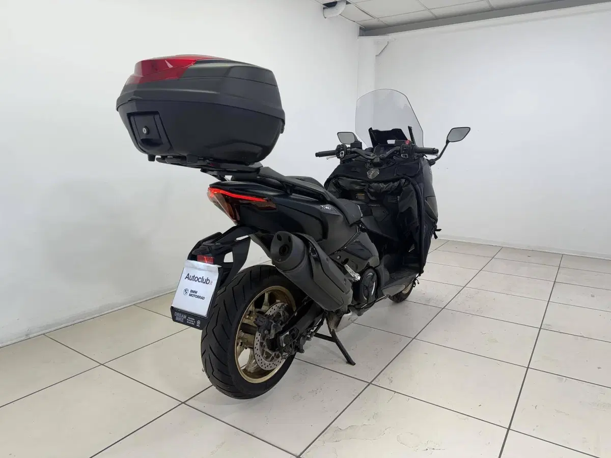 Yamaha T-Max 560 (2022 - 24) (6)