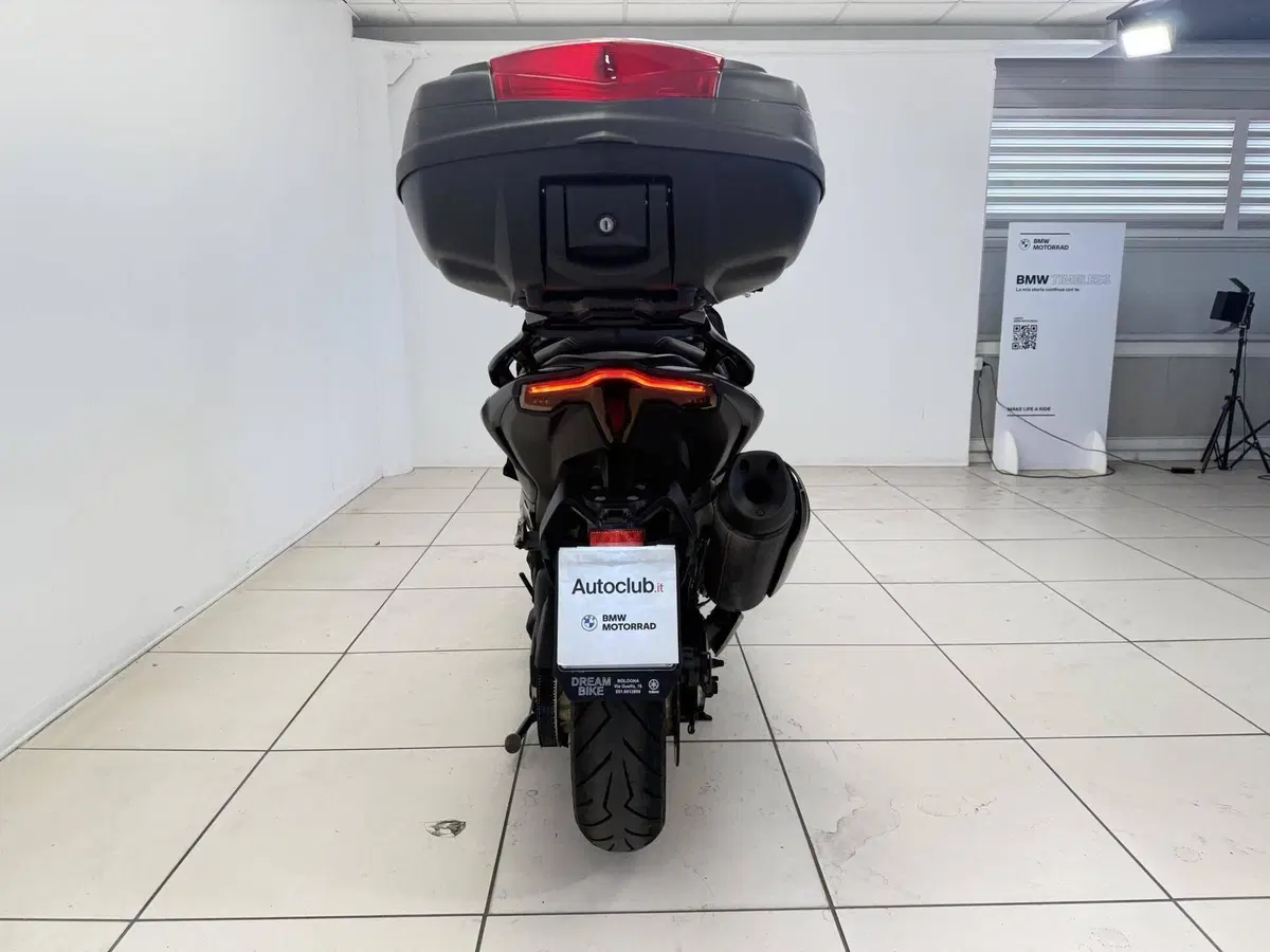Yamaha T-Max 560 (2022 - 24) (7)