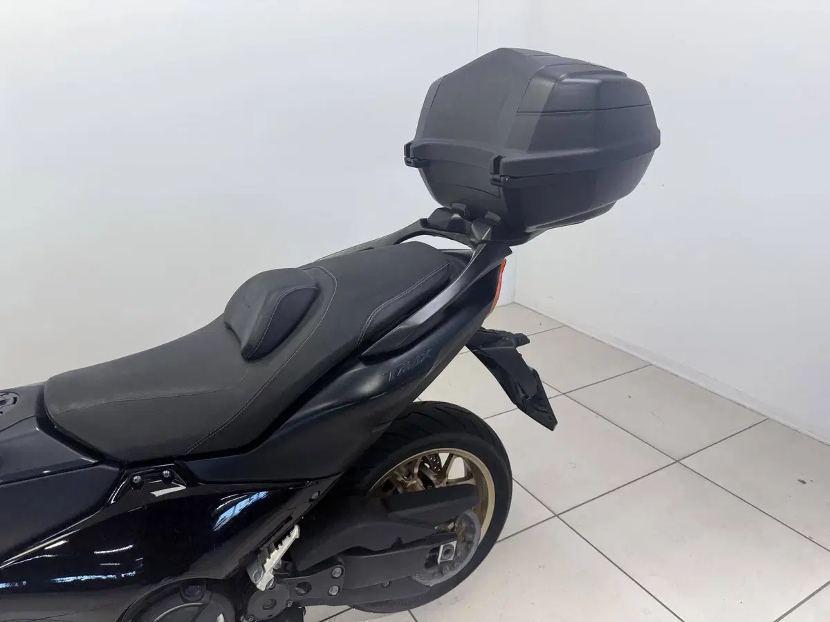 Yamaha T-Max 560 (2022 - 24) (9)