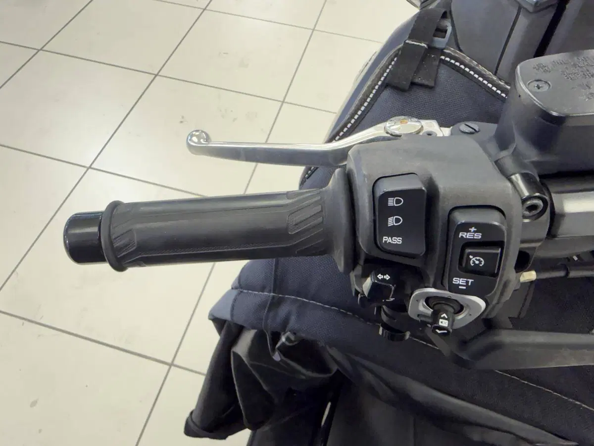 Yamaha T-Max 560 (2022 - 24) (10)