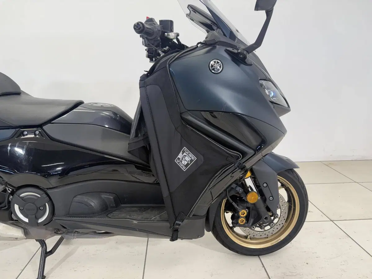 Yamaha T-Max 560 (2022 - 24) (12)