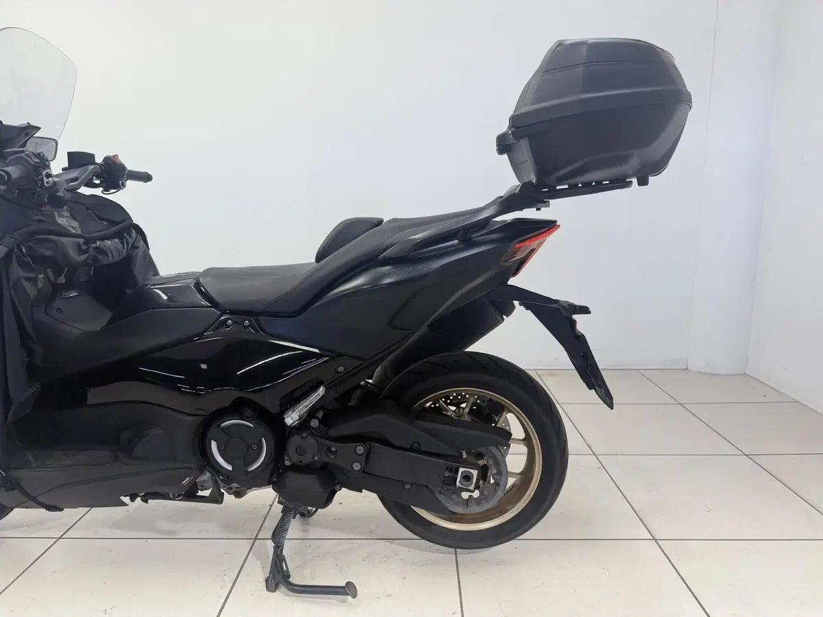 Yamaha T-Max 560 (2022 - 24) (14)