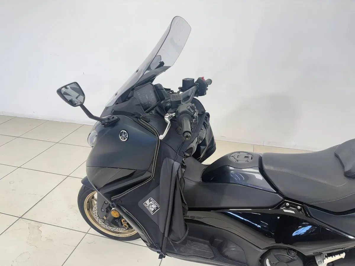 Yamaha T-Max 560 (2022 - 24) (16)