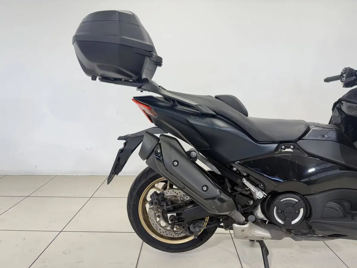 Yamaha T-Max 560 (2022 - 24) (18)
