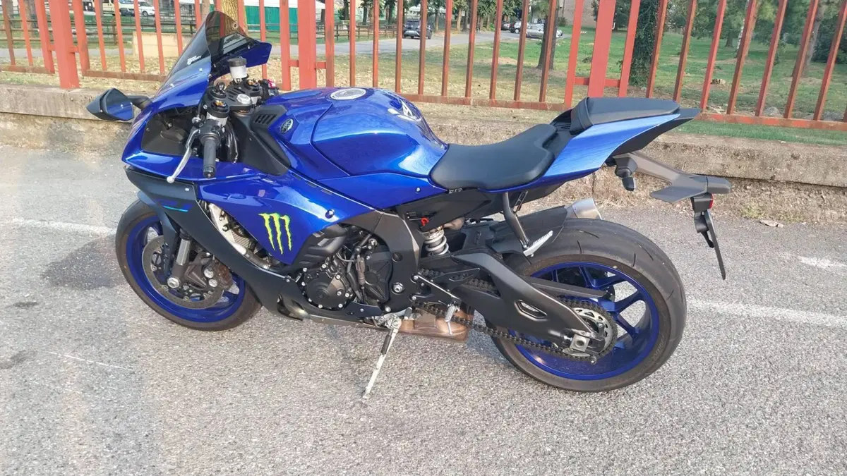 Yamaha YZF R1 (2020 - 25) (2)