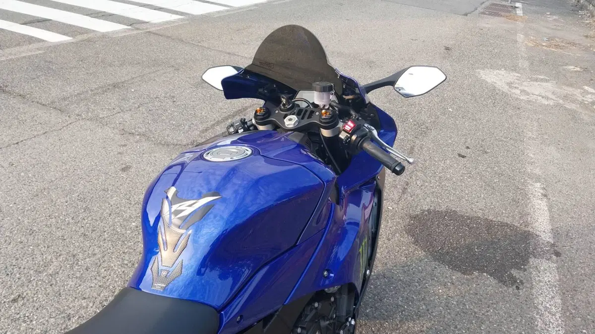 Yamaha YZF R1 (2020 - 25) (3)