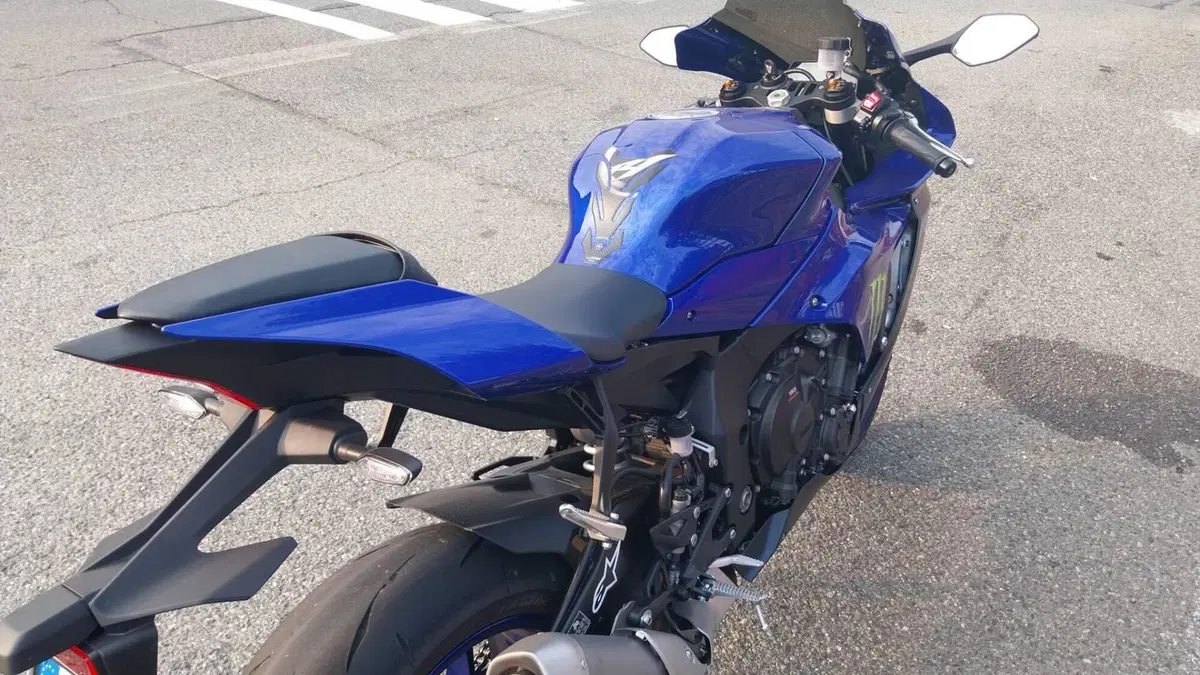 Yamaha YZF R1 (2020 - 25) (6)