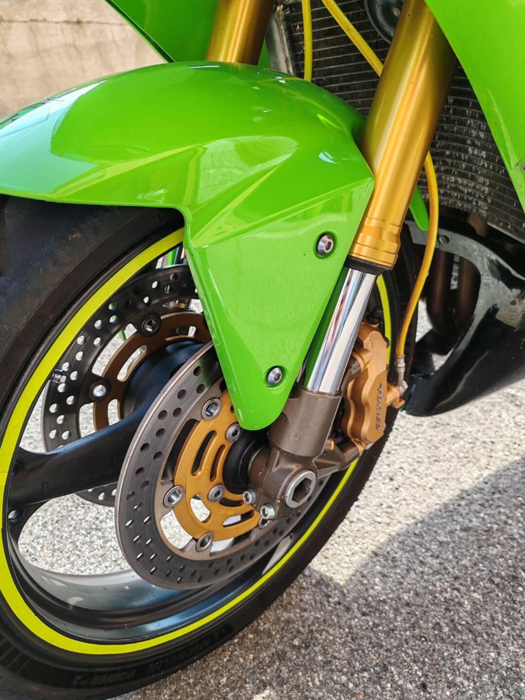 Vendo Kawasaki Ninja 636 ZX-6R (2003 - 04) usata a Carnago (codice