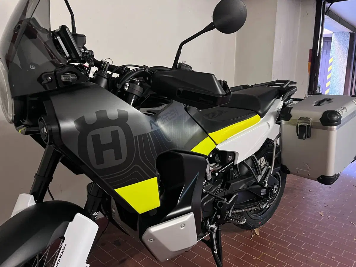 Husqvarna Norden 901 (2022 - 26) (3)