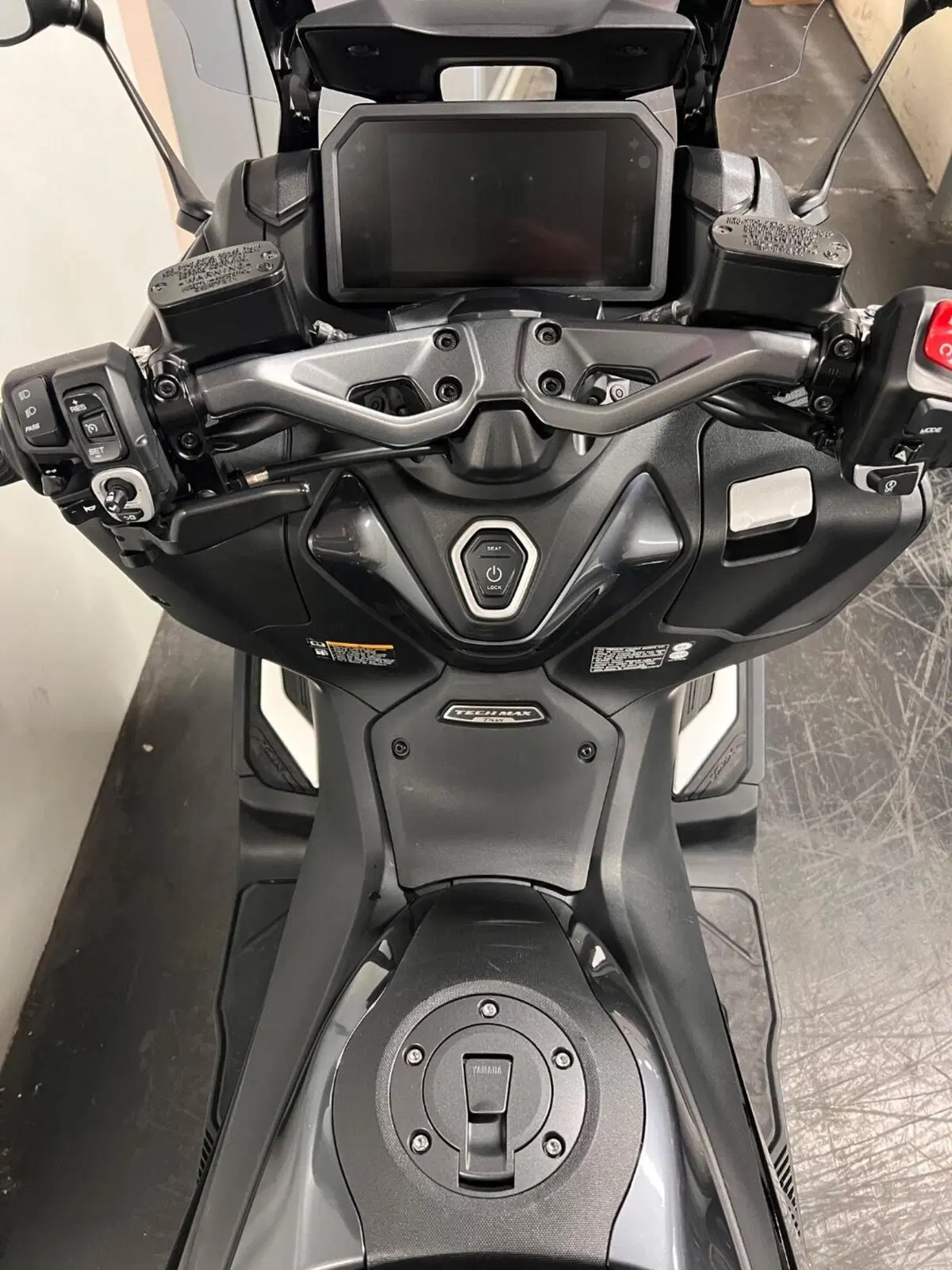 Yamaha T-Max 560 Tech Max (2022 - 24) (8)