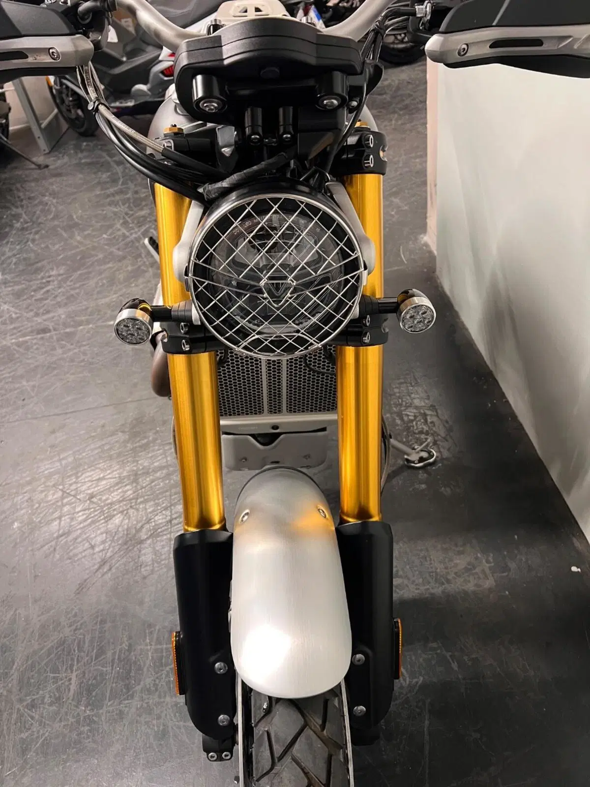 Triumph Scrambler 1200 XE (2024 - 25) (3)