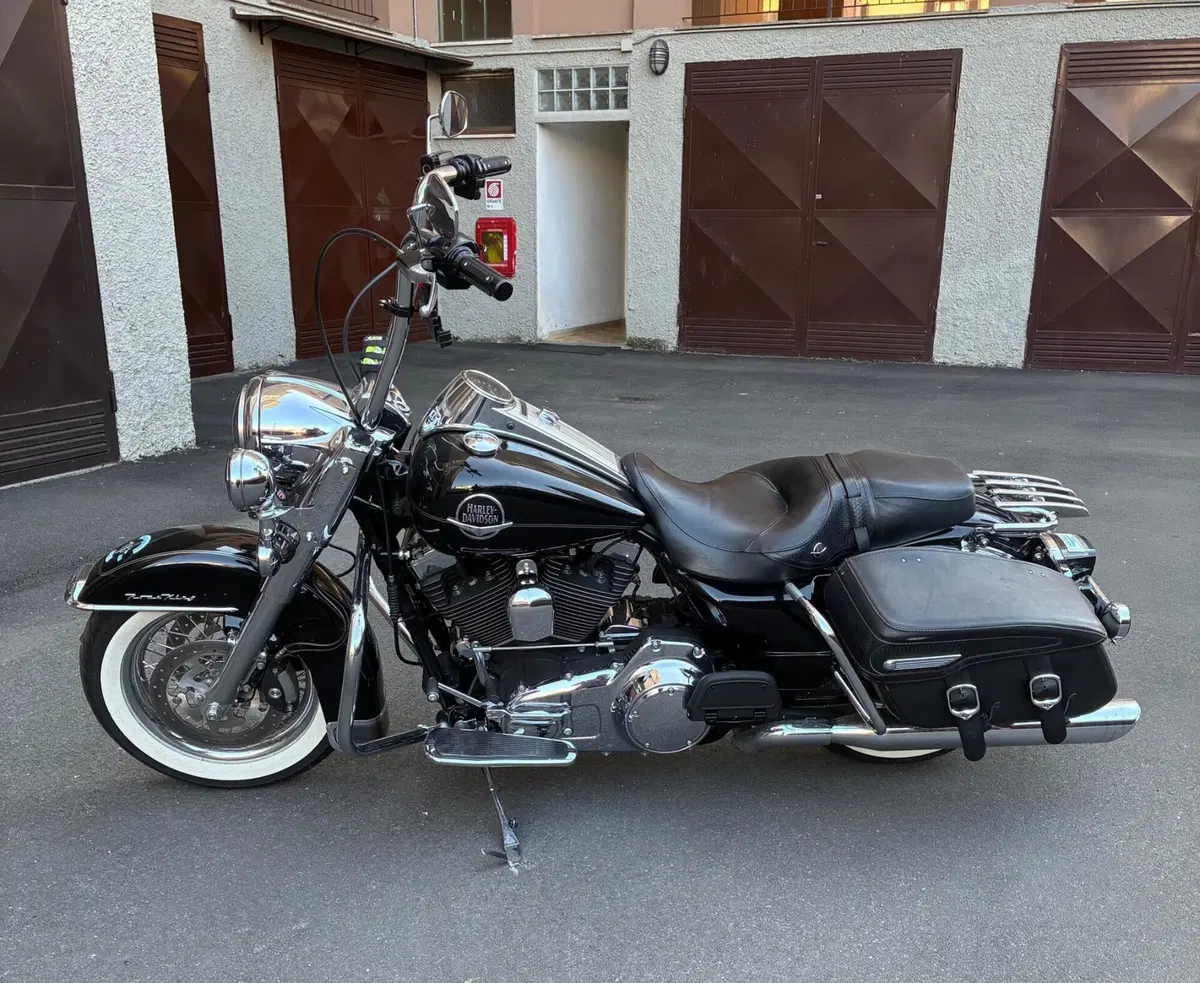 Harley-Davidson 1584 Road King Classic (2007 - 11) - FLHRCI (9)