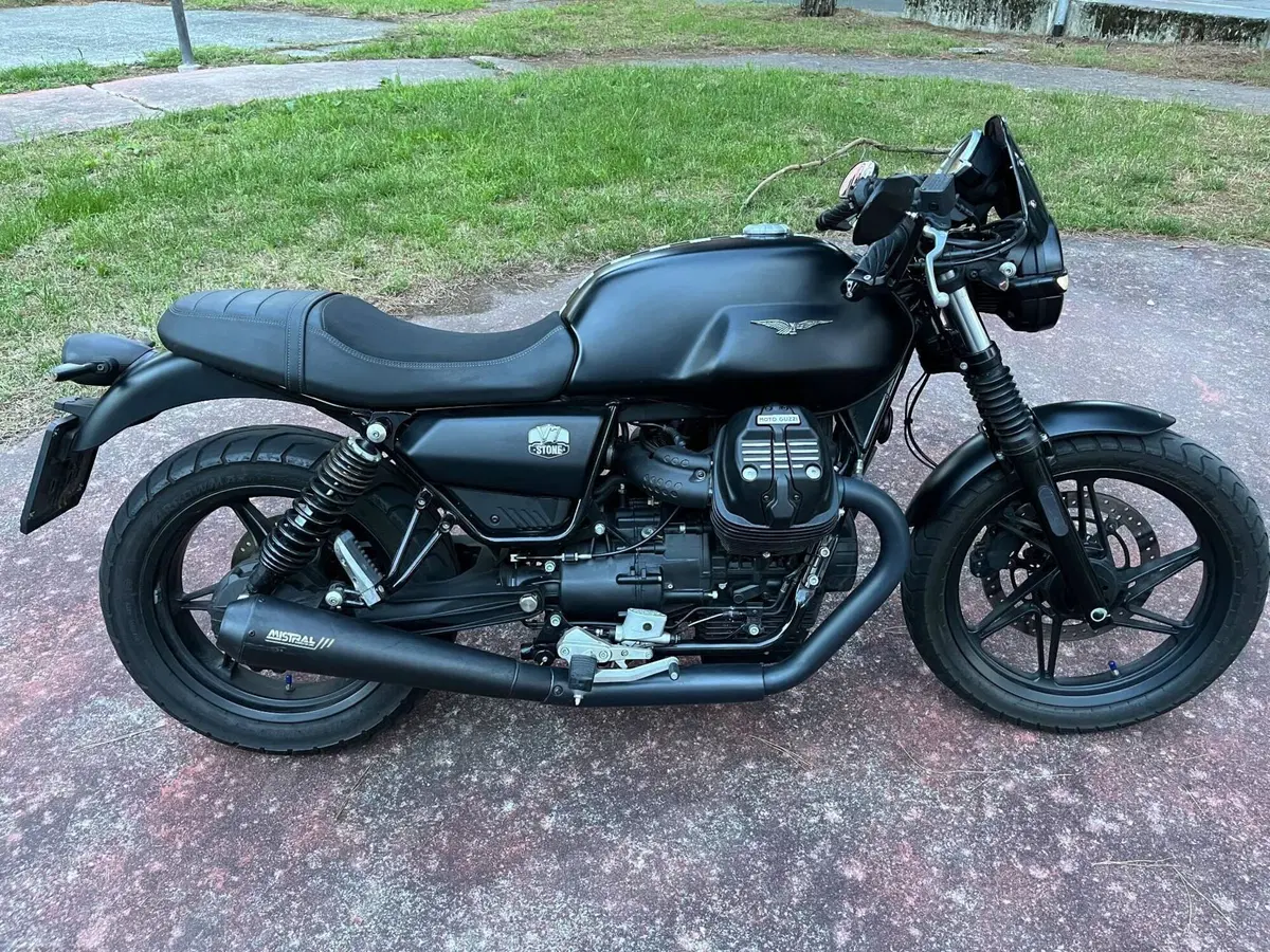 Moto Guzzi V7 Stone (2021 - 24)