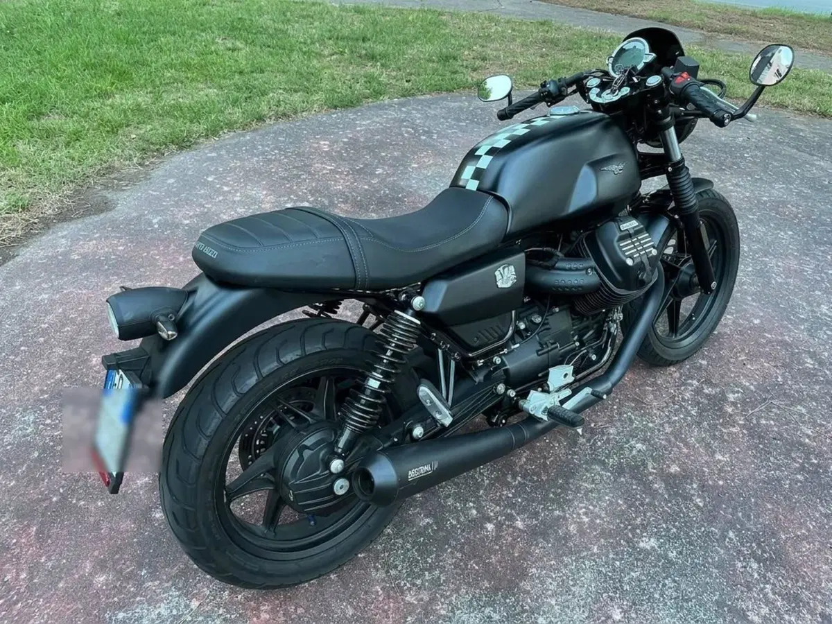 Moto Guzzi V7 Stone (2021 - 24) (3)